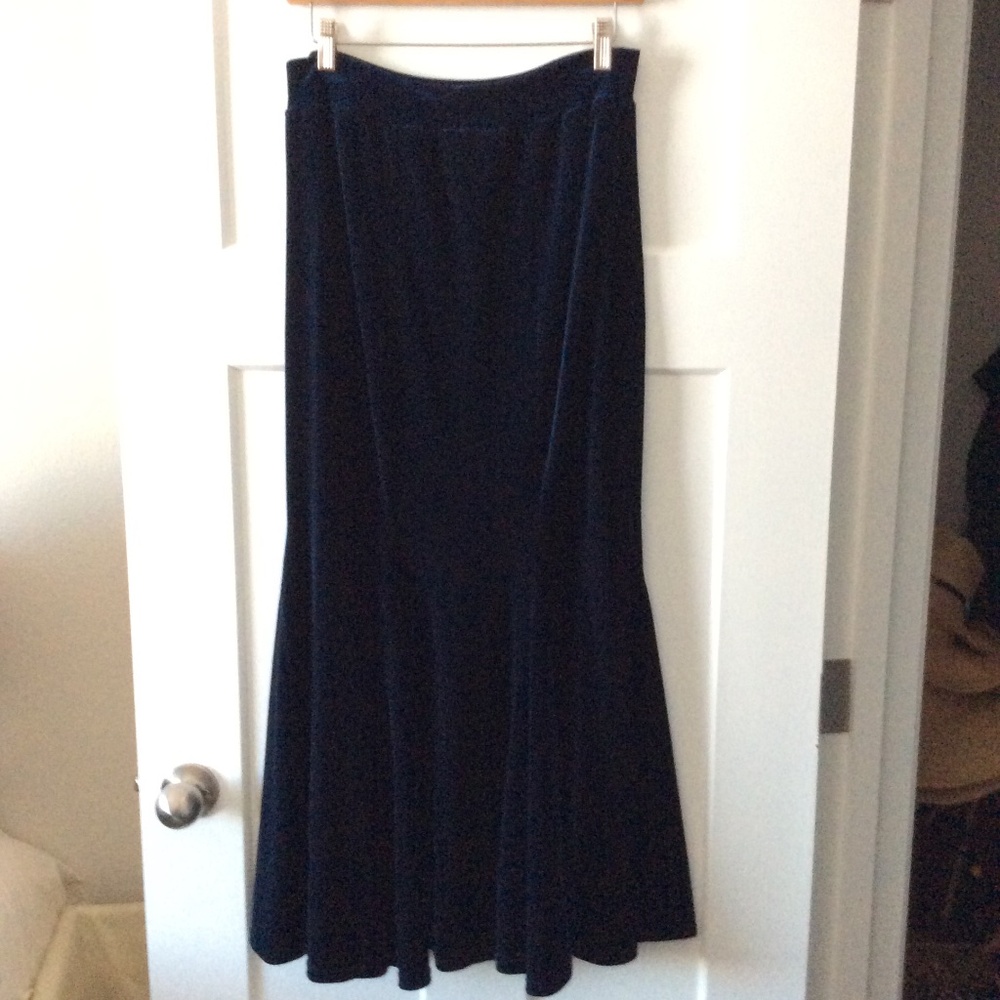L.Rose Designs Navy Velvet Mermaid Skirt & Gauntlet Gloves - Picture 2 of 9